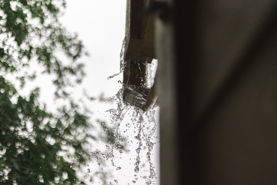 Dakgoot schoonmaken en onderhouden in Leiden